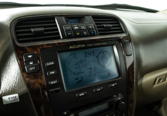 Подержанный автомобиль Acura MDX 2001 года (17 фото)