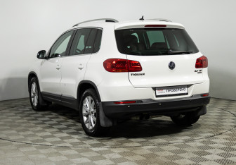 Подержанный автомобиль Volkswagen Tiguan 2012 года (7 фото)