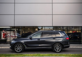 Подержанный автомобиль BMW X7 2019 года (9 фото)