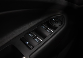 Подержанный автомобиль Ford Kuga 2017 года (17 фото)