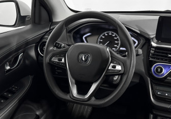 Подержанный автомобиль Changan Alsvin 2024 года (15 фото)