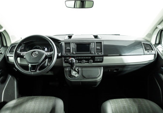Подержанный автомобиль Volkswagen Caravelle 2019 года (13 фото)