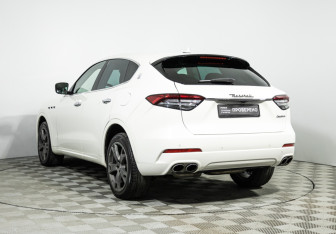 Подержанный автомобиль Maserati Levante 2017 года (7 фото)