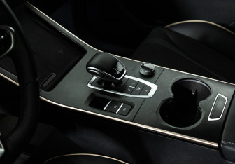 Подержанный автомобиль Omoda C5 2024 года (15 фото)