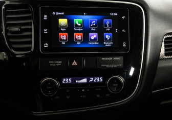 Подержанный автомобиль Mitsubishi Outlander 2018 года (17 фото)