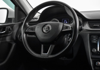 Подержанный автомобиль Skoda Rapid Liftback 2018 года (15 фото)