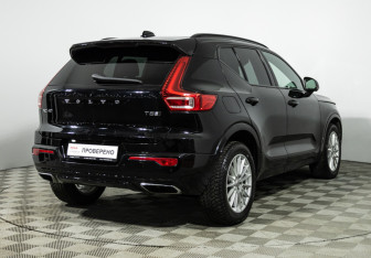 Подержанный автомобиль Volvo XC40 2018 года (5 фото)