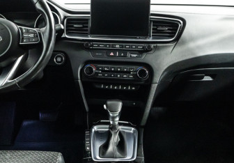 Подержанный автомобиль Kia Ceed Hatchback 2018 года (14 фото)