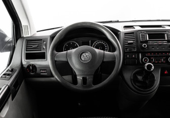 Подержанный автомобиль Volkswagen Caravelle 2014 года (12 фото)
