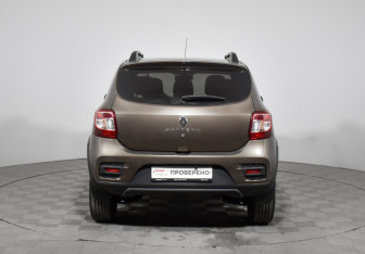 Подержанный автомобиль Renault Sandero 2019 года (6 фото)