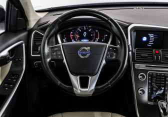 Подержанный автомобиль Volvo XC60 2015 года (14 фото)