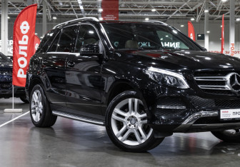Подержанный автомобиль Mercedes-Benz GLE 2016 года (6 фото)