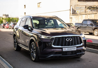 Подержанный автомобиль Infiniti QX60 2022 года (5 фото)