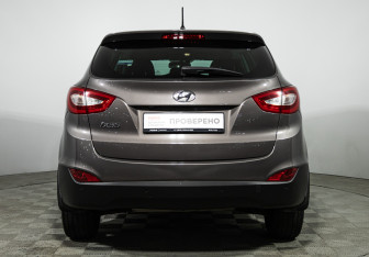 Подержанный автомобиль Hyundai ix35 2014 года (6 фото)