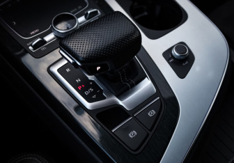 Подержанный автомобиль Audi Q7 2015 года (24 фото)