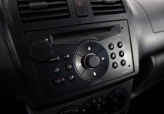 Подержанный автомобиль Suzuki Ignis 2006 года (17 фото)