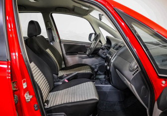 Подержанный автомобиль Suzuki SX4 Hatchback 2011 года (21 фото)