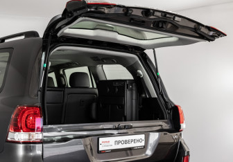Подержанный автомобиль Toyota Land Cruiser Suv 2008 года (30 фото)
