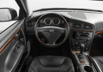 Подержанный автомобиль Volvo XC70 2006 года (11 фото)
