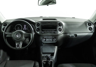 Подержанный автомобиль Volkswagen Tiguan 2012 года (13 фото)