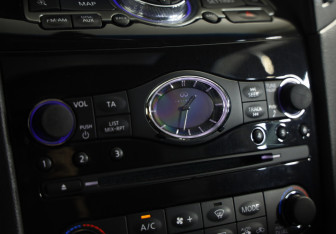 Подержанный автомобиль Infiniti QX70 2016 года (17 фото)