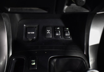 Подержанный автомобиль Toyota Land Cruiser Prado 2008 года (17 фото)