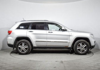 Подержанный автомобиль Jeep Grand Cherokee 2011 года (4 фото)