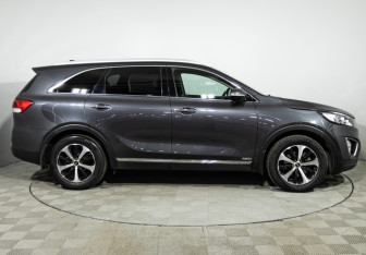Подержанный автомобиль Kia Sorento 2017 года (4 фото)
