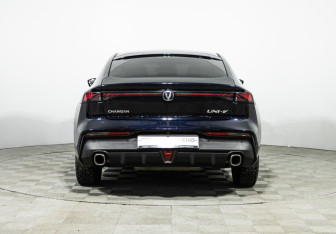 Подержанный автомобиль Changan UNI-V 2023 года (6 фото)