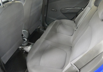 Подержанный автомобиль Chevrolet Spark 2013 года (10 фото)