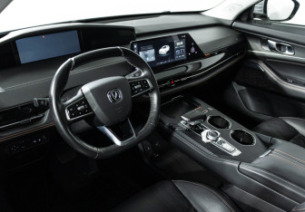 Подержанный автомобиль Changan UNI-K 2022 года (11 фото)