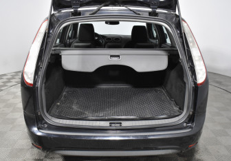 Подержанный автомобиль Ford Focus Wagon 2008 года (18 фото)