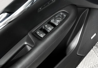 Подержанный автомобиль Cadillac XT5 2017 года (10 фото)