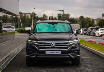 Подержанный автомобиль Volkswagen Touareg 2020 года (3 фото)