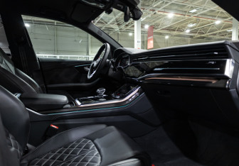 Подержанный автомобиль Audi Q8 2023 года (21 фото)