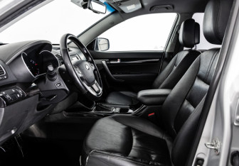 Подержанный автомобиль Kia Sorento 2013 года (17 фото)