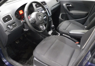 Подержанный автомобиль Volkswagen Polo Sedan 2014 года (10 фото)