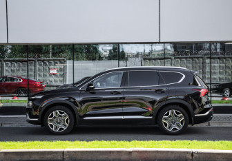 Подержанный автомобиль Hyundai Santa Fe 2022 года (9 фото)