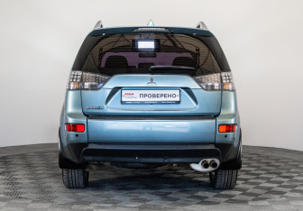 Подержанный автомобиль Mitsubishi Outlander 2007 года (6 фото)