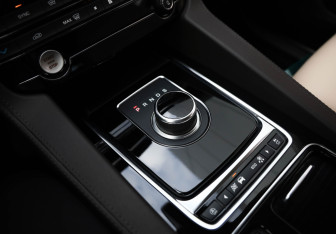 Подержанный автомобиль Jaguar F-Pace 2020 года (13 фото)