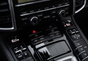 Подержанный автомобиль Porsche Cayenne 2015 года (15 фото)