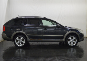 Подержанный автомобиль Skoda Octavia Wagon 2011 года (4 фото)