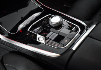 Подержанный автомобиль BMW X7 2023 года (13 фото)