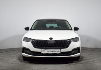 Подержанный автомобиль Skoda Octavia Liftback 2021 года (2 фото)