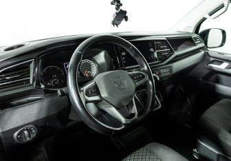 Подержанный автомобиль Volkswagen Multivan 2021 года (11 фото)