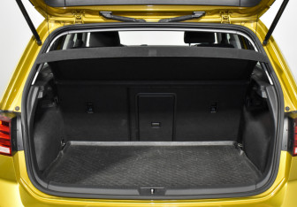 Подержанный автомобиль Volkswagen Golf Hatchback 2018 года (19 фото)