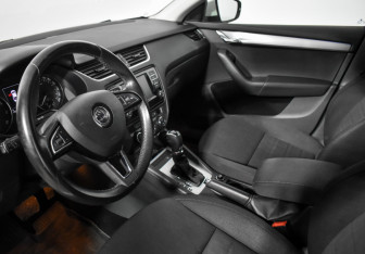 Подержанный автомобиль Skoda Octavia Liftback 2016 года (9 фото)