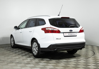Подержанный автомобиль Ford Focus Wagon 2014 года (7 фото)