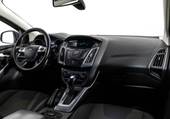 Подержанный автомобиль Ford Focus Hatchback 2013 года (9 фото)
