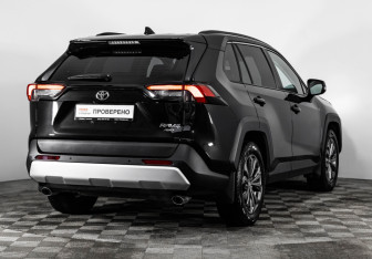 Подержанный автомобиль Toyota RAV4 2023 года (7 фото)